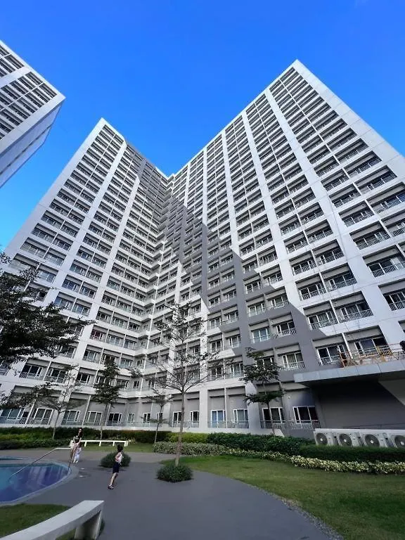Taguig Bgc View With Balcony Plus Netflix Near Airport Mc Kinley