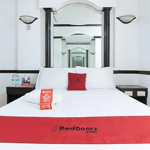Hotel Reddoorz Gloria - Vaccinated Staff, Taguig