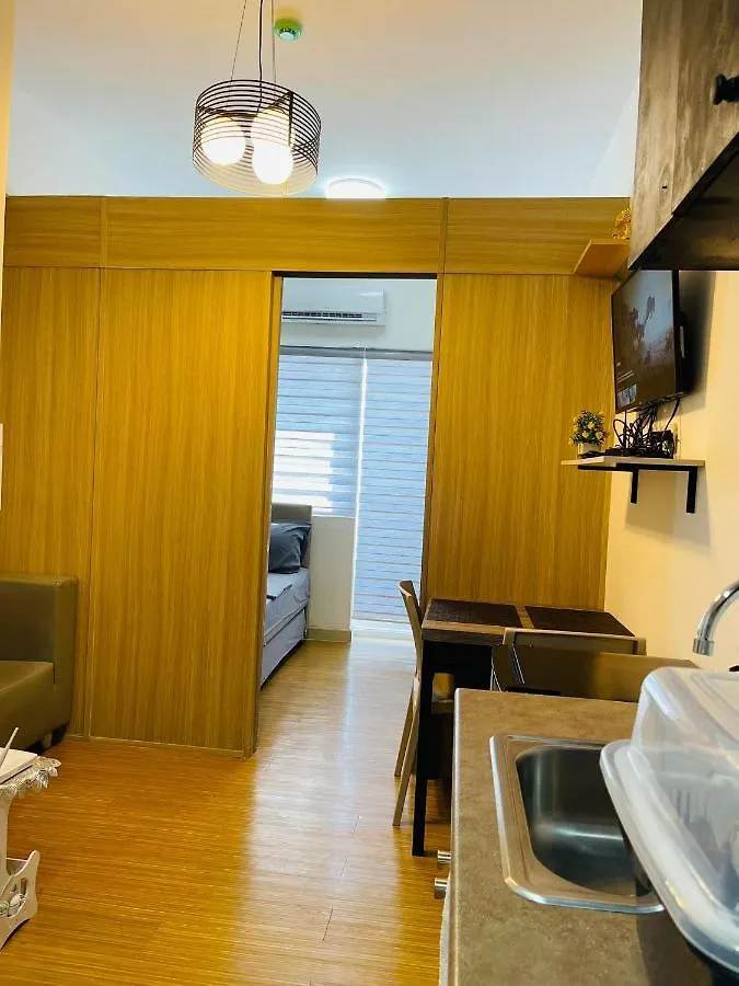 Taguig Bgc View With Balcony Plus Netflix Near Airport Mc Kinley Aparthotel
